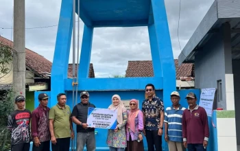 Telkom Kediri Serahkan Bantuan Sarana Air Bersih untuk Warga Desa Besowo Timur
