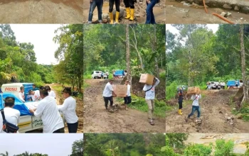 Tak Bisa Dilalui Tim Armada Gajah Muda Nusantara (GMN) Kota Pekanbaru, Sayap PSI ini Tetap Salurkan Bantuan ke Lokasi Bencana