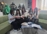 Dari Rajutan ke Industri Kreatif, Cara Universitas Ciputra Surabaya Menyiapkan Desainer Fashion Indonesia yang Tidak Hanya Konsumtif.