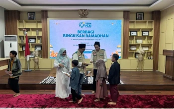 YBM PLN UP2B Sistem Minahasa Salurkan Bingkisan Ramadan untuk Anak Yatim dan Dhuafa
