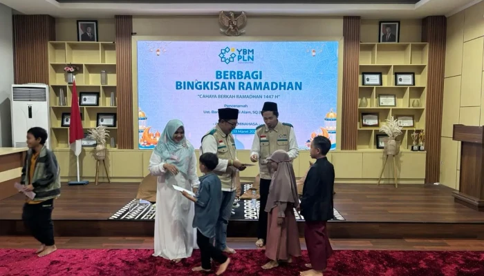 YBM PLN UP2B Sistem Minahasa Salurkan Bingkisan Ramadan untuk Anak Yatim dan Dhuafa