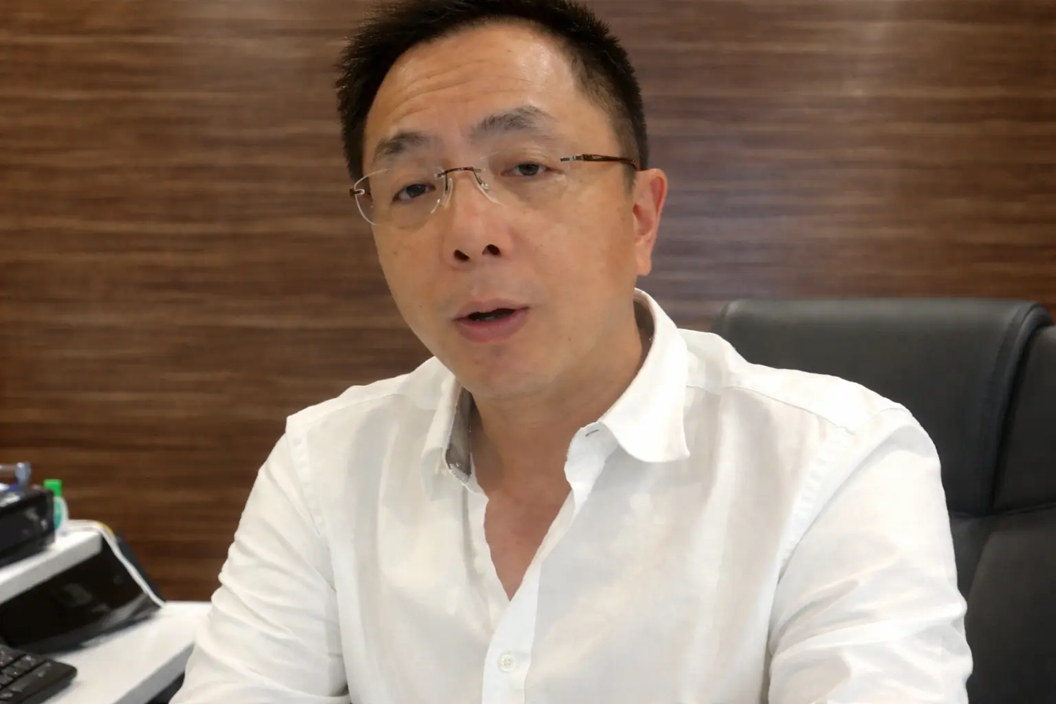 Haksono Santoso, yang menjabat sebagai Komisaris PT AKS, resmi ditahan oleh Polda Metro Jaya atas dugaan kasus penggelapan dana sebesar USD 2 juta