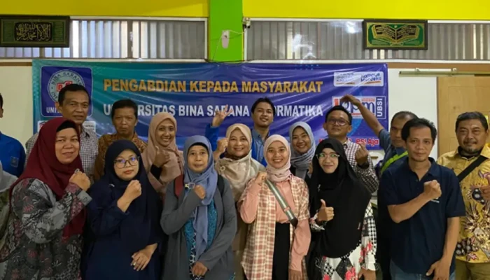 Pelatihan Meningkatkan Literasi Sekolah oleh UBSI untuk Tenaga Pengajar MI Darul Hikmah
