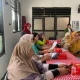 Kreativitas Digital untuk UMKM: PKK dan UMKM Tenggilis Mejoyo Belajar Canva Bersama Akademisi UPN Veteran Jawa Timur