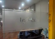 Cara Merawat Stiker Kaca Agar Awet Bertahun-tahun dan Tidak Mudah Mengelupas
