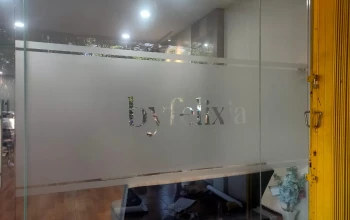 Cara Merawat Stiker Kaca Agar Awet Bertahun-tahun dan Tidak Mudah Mengelupas