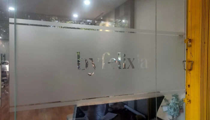 Cara Merawat Stiker Kaca Agar Awet Bertahun-tahun dan Tidak Mudah Mengelupas