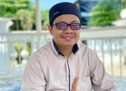 Profil ADAM NURUL HUSSEIN, S.Pd., Gr.: Guru di Sukabumi, Terapis Pijat Saraf, dan Terapis Ruqyah Syariyyah yang Mengedepankan Pendekatan Edukatif, Profesional, dan Islami