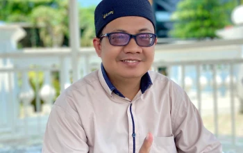 Profil ADAM NURUL HUSSEIN, S.Pd., Gr.: Guru di Sukabumi, Terapis Pijat Saraf, dan Terapis Ruqyah Syariyyah yang Mengedepankan Pendekatan Edukatif, Profesional, dan Islami