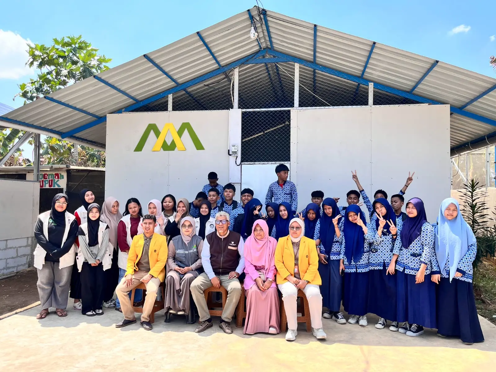 Foto Bersama Salahsatu Sekolah Peserta Outing Class