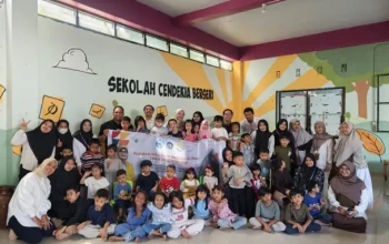 Dosen Arsitektur UNM Revitalisasi Dinding Kelas Menjadi Media Pembelajaran Edukatif