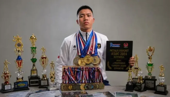 Atlet Muda Madiun, Kolektor Puluhan Piala yang Menatap Masa Depan Tinju Indonesia