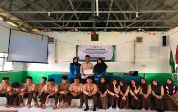 Mahasiswa Biologi Universitas Pamulang Serang Gelar Pelatihan Pembuatan Pestisida Nabati di MA Darul Irfan
