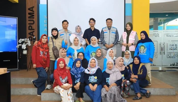 Semangat Hari Sumpah Pemuda, Srikandi PLN UP3 Jember Dorong Kemandirian Usaha Ibu-Ibu Rumah Cahaya Bunda Bisa melalui Pelatihan Digital Marketing
